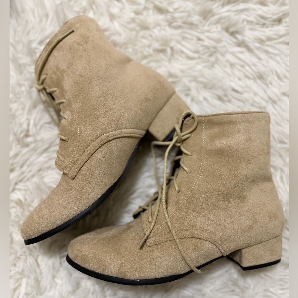 Women's Lace-Up Ankle Boots in Beige